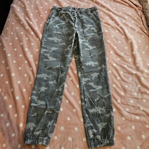 American Eagle Camouflage Jogger Pants 12